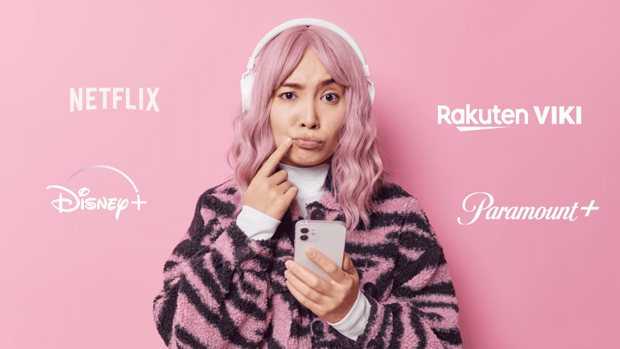 Mulher escolhendo onde ver os melhores doramas nos streamings.